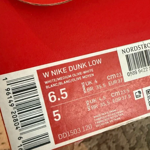 Nike Green and White Sneakers Classic Design - Picture 5 of 5